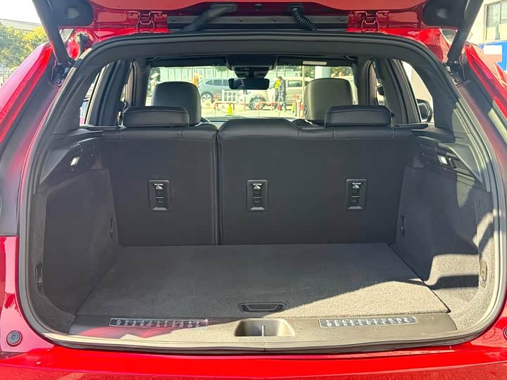 Фото 8 - Cadillac XT4