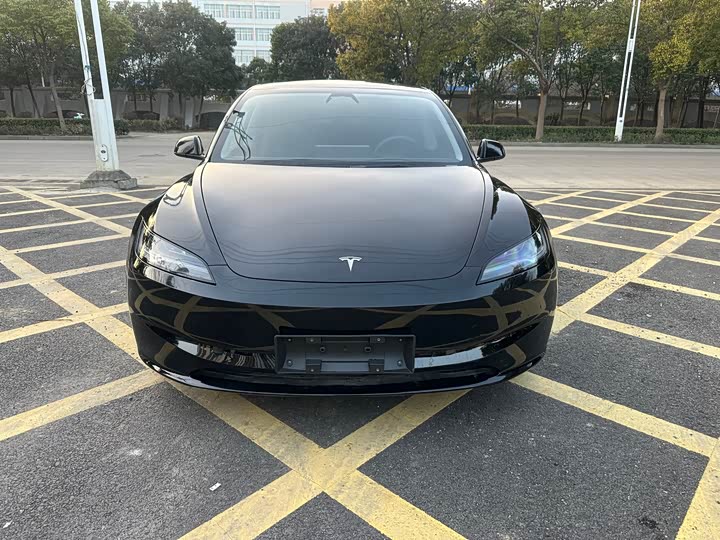 Фото 1 - Tesla Model 3