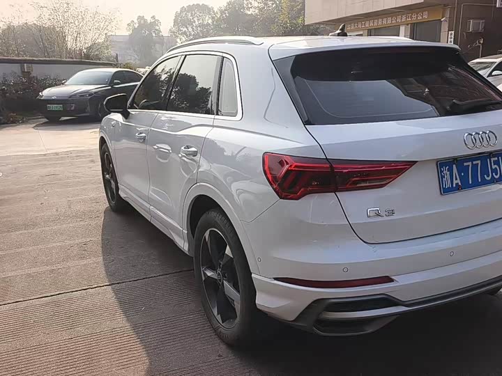 Фото 6 - Audi Q3