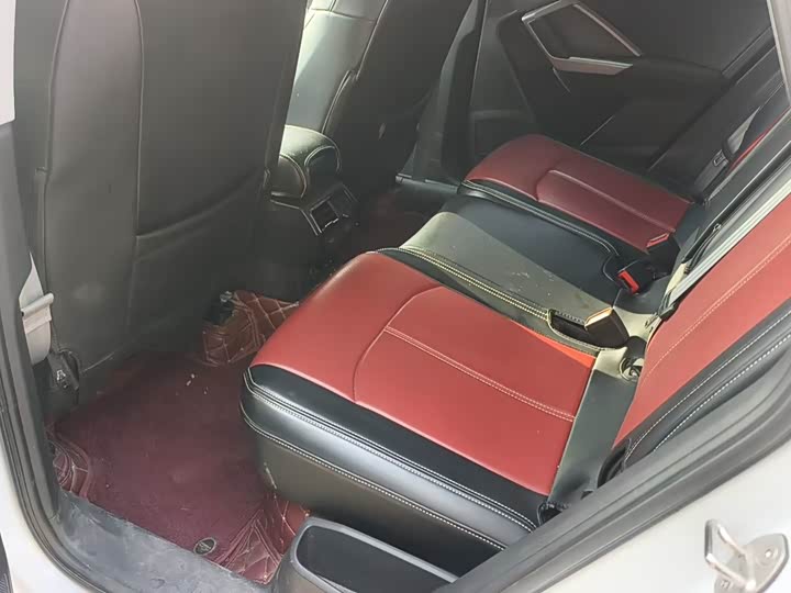 Фото 8 - Audi Q3