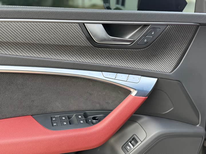 Фото 6 - Audi A7L