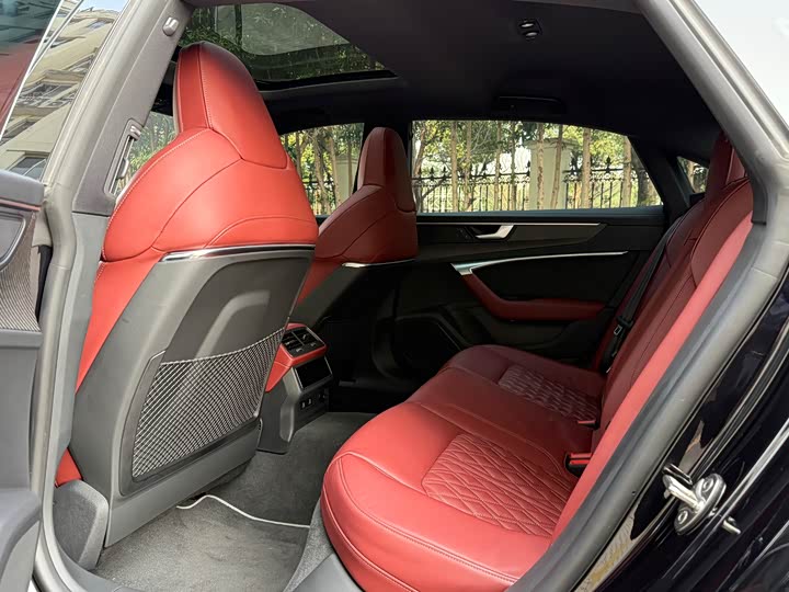 Фото 9 - Audi A7L