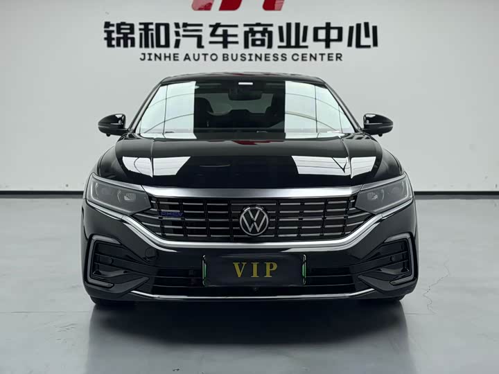 Фото 2 - Volkswagen Passat Hybrid