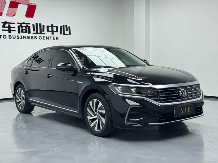 Фото 3 - Volkswagen Passat Hybrid