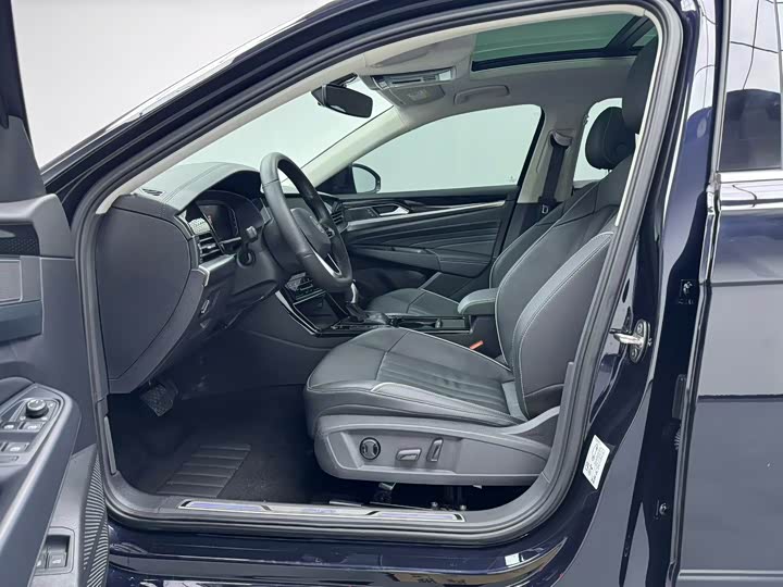 Фото 4 - Volkswagen Passat Hybrid