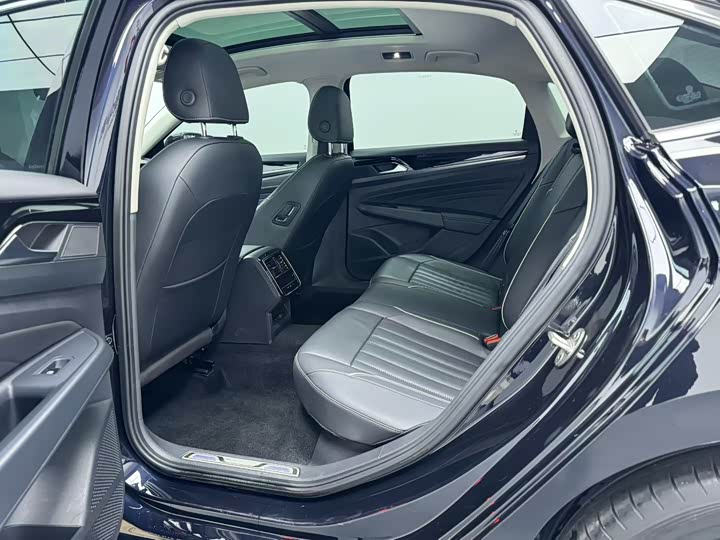 Фото 5 - Volkswagen Passat Hybrid