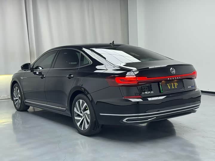 Фото 9 - Volkswagen Passat Hybrid