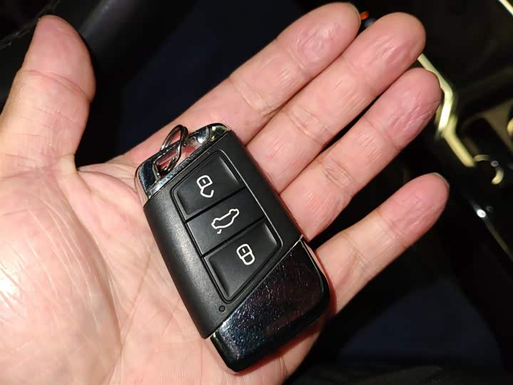 Фото 9 - Volkswagen Passat