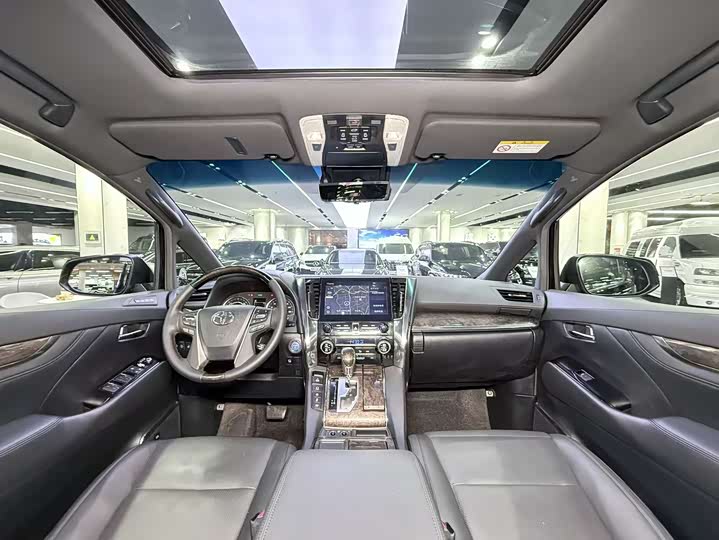 Фото 8 - Toyota Vellfire