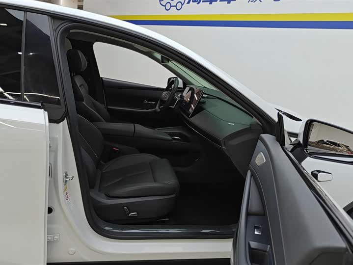 Фото 8 - Changan Deepal SL03