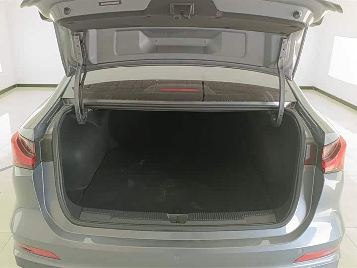 Фото 4 - Roewe i5