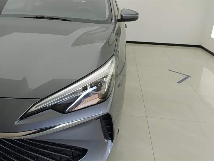 Фото 5 - Roewe i5