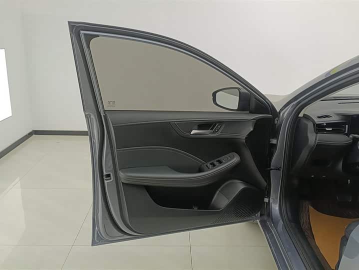 Фото 7 - Roewe i5