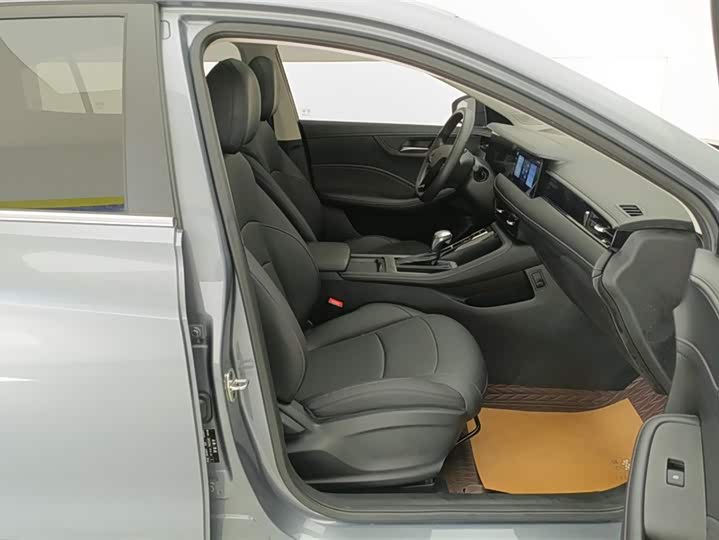 Фото 8 - Roewe i5