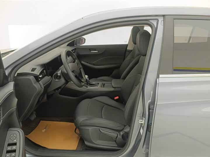 Фото 9 - Roewe i5