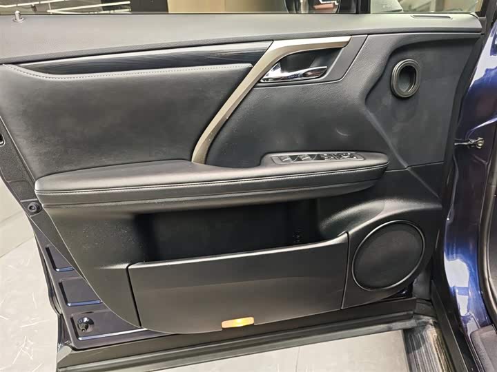 Фото 5 - Lexus RX