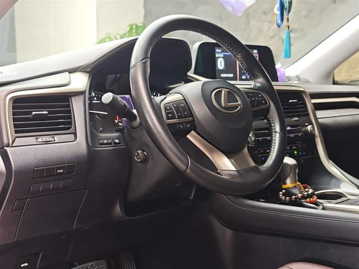 Фото 7 - Lexus RX