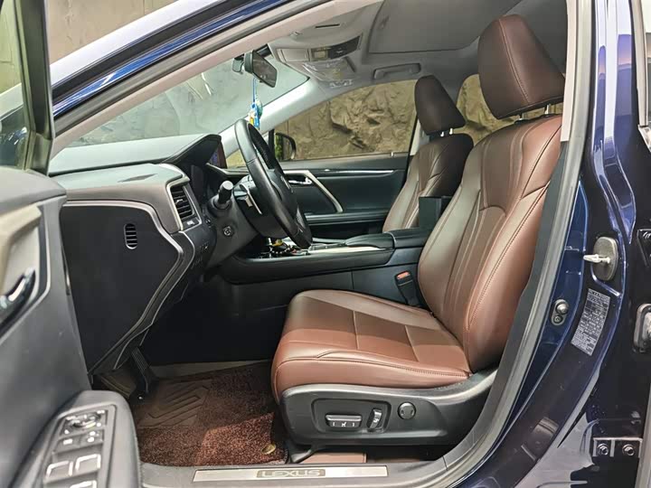 Фото 8 - Lexus RX