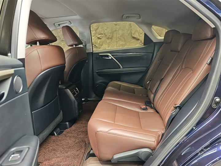 Фото 9 - Lexus RX