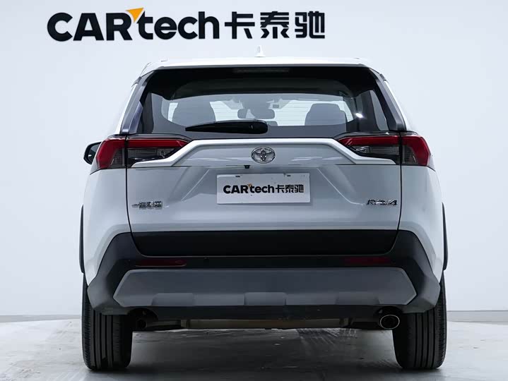 Фото 3 - Toyota RAV4