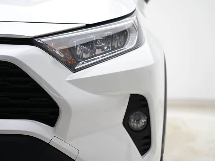 Фото 8 - Toyota RAV4