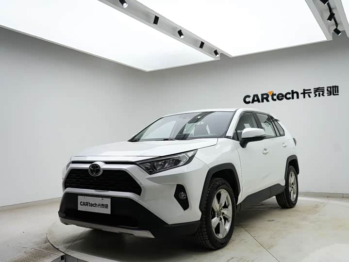 Фото 9 - Toyota RAV4