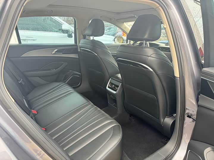 Фото 6 - Hongqi H5