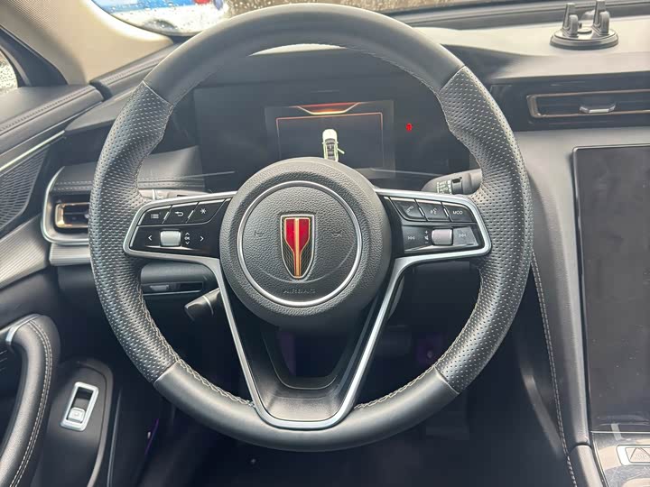 Фото 8 - Hongqi H5