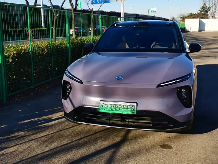 Фото 2 - Nio ES6