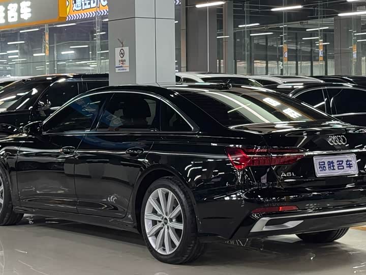 Фото 4 - Audi A6L