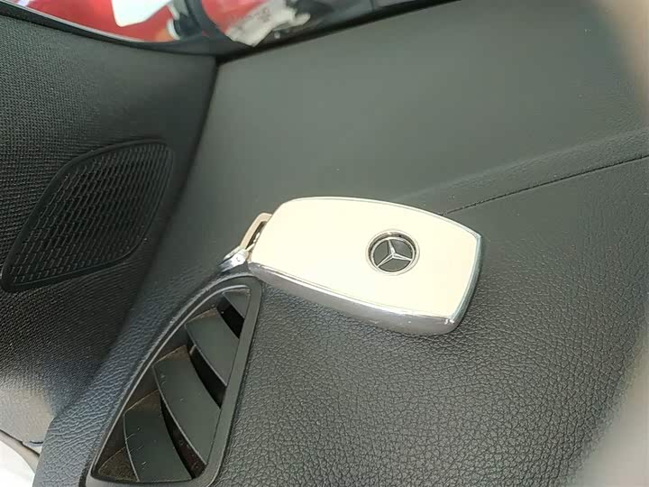 Фото 9 - Mercedes-Benz GLA-Class