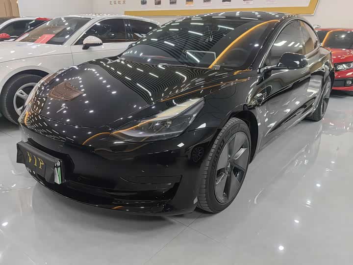 Фото 1 - Tesla Model 3