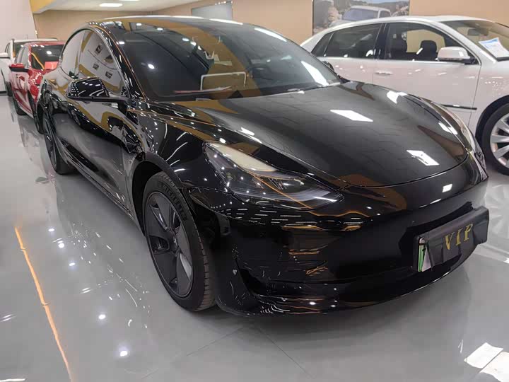 Фото 3 - Tesla Model 3