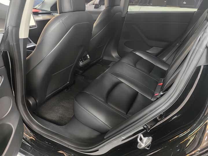 Фото 9 - Tesla Model 3