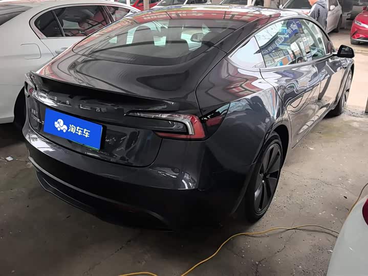 Фото 3 - Tesla Model 3