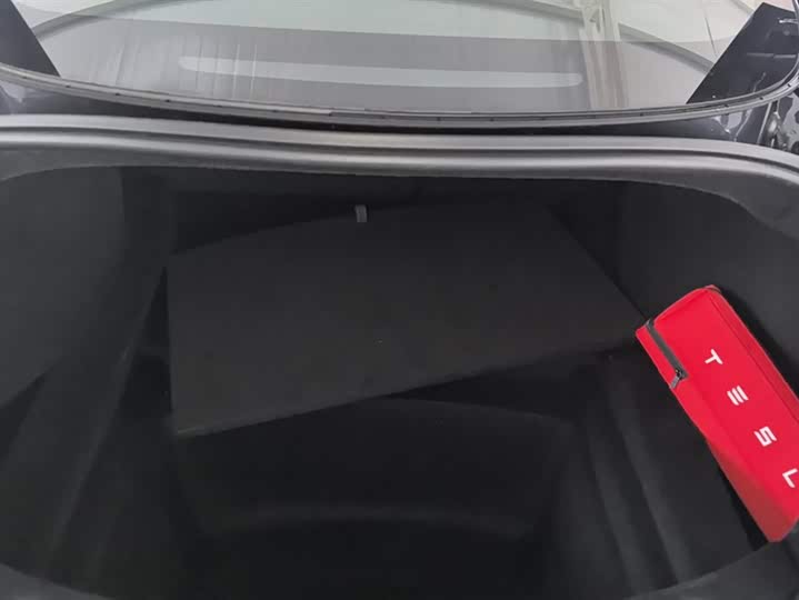 Фото 4 - Tesla Model 3