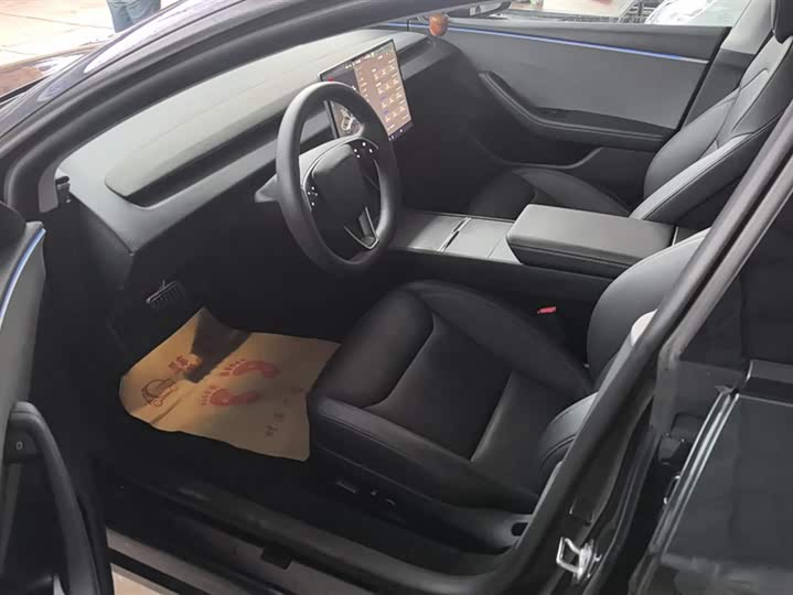 Фото 9 - Tesla Model 3