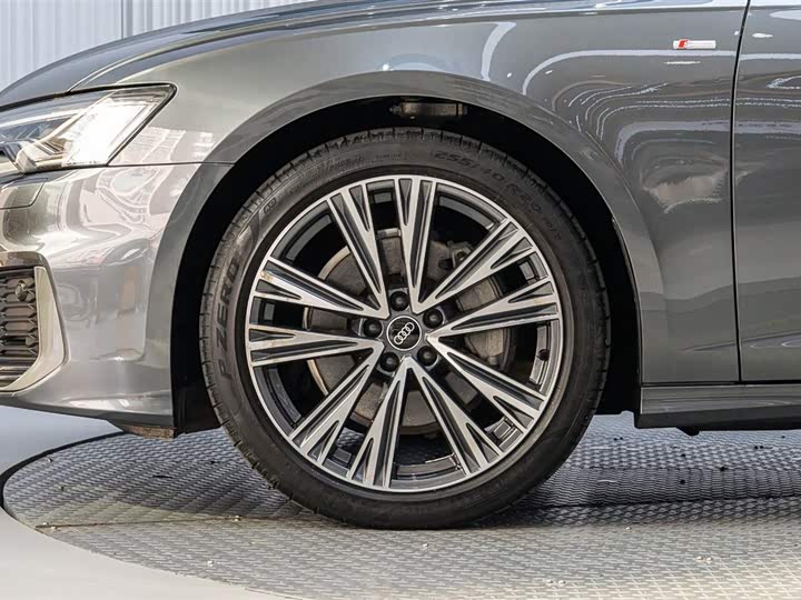 Фото 8 - Audi A6L