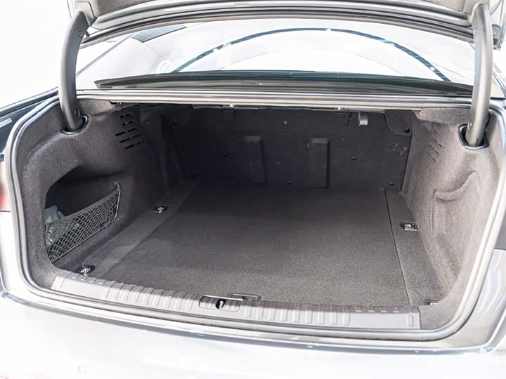 Фото 9 - Audi A6L