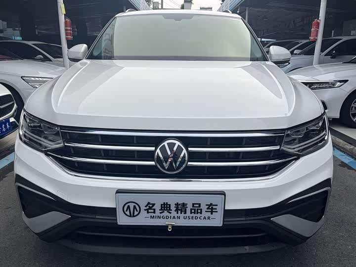 Фото 2 - Volkswagen Tiguan L Pro