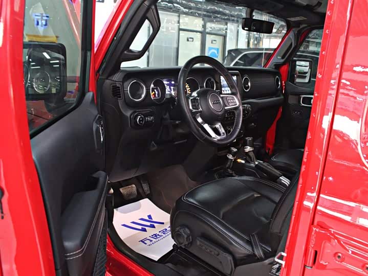 Фото 4 - Jeep Wrangler