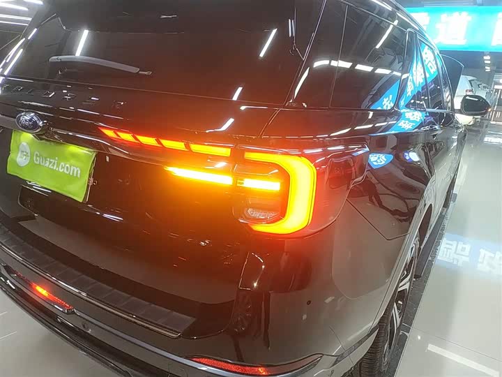 Фото 8 - Ford Explorer