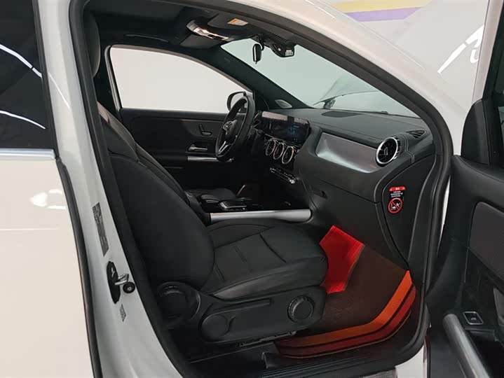 Фото 8 - Mercedes-Benz GLA-Class