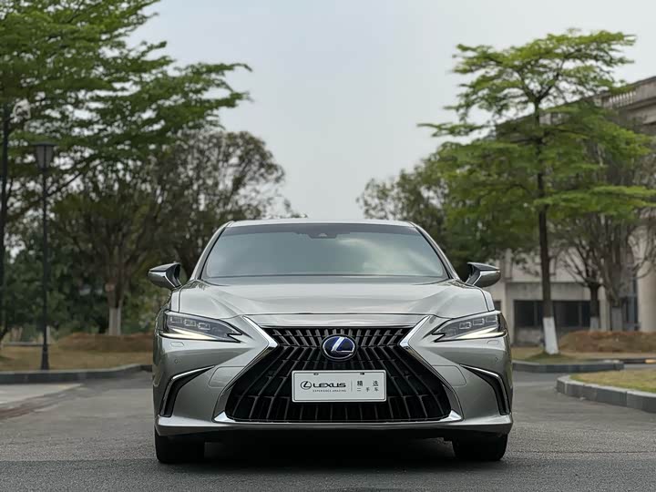 Фото 2 - Lexus ES