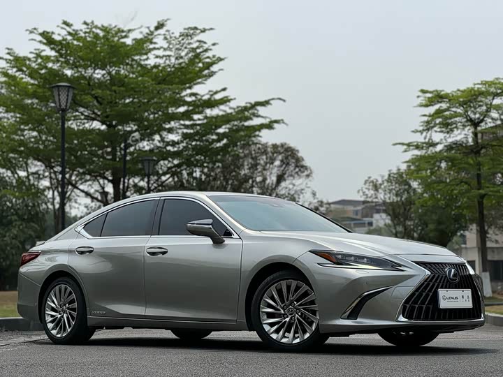 Фото 3 - Lexus ES