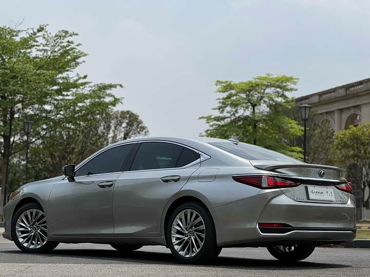 Фото 4 - Lexus ES