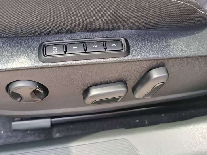 Фото 9 - Volkswagen Golf