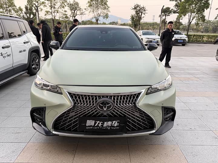 Фото 2 - Toyota Avalon