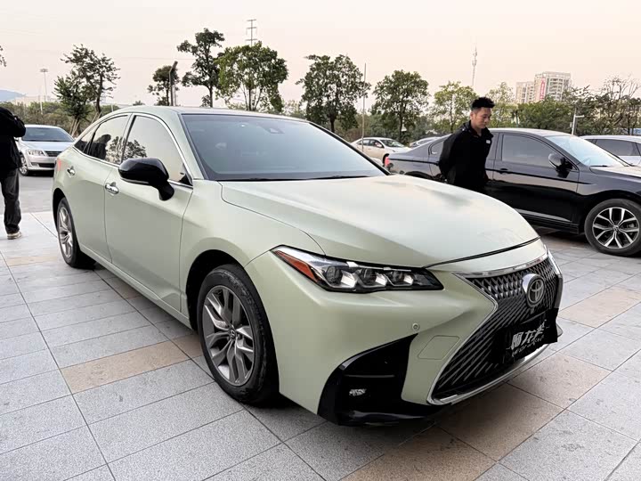 Фото 3 - Toyota Avalon