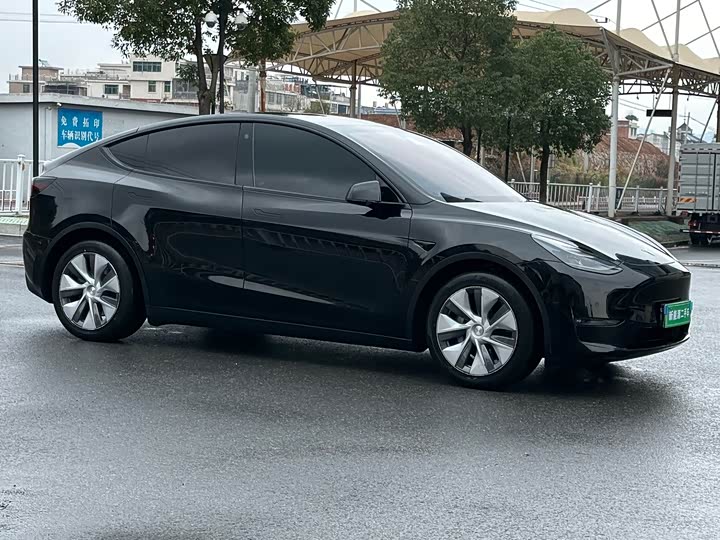 Фото 3 - Tesla Model Y